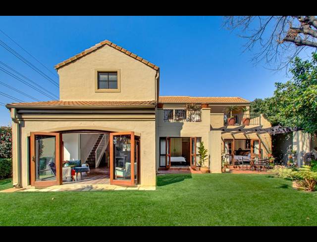 3 BEDROOM TOWNHOUSE FOR SALE IN LONEHILL